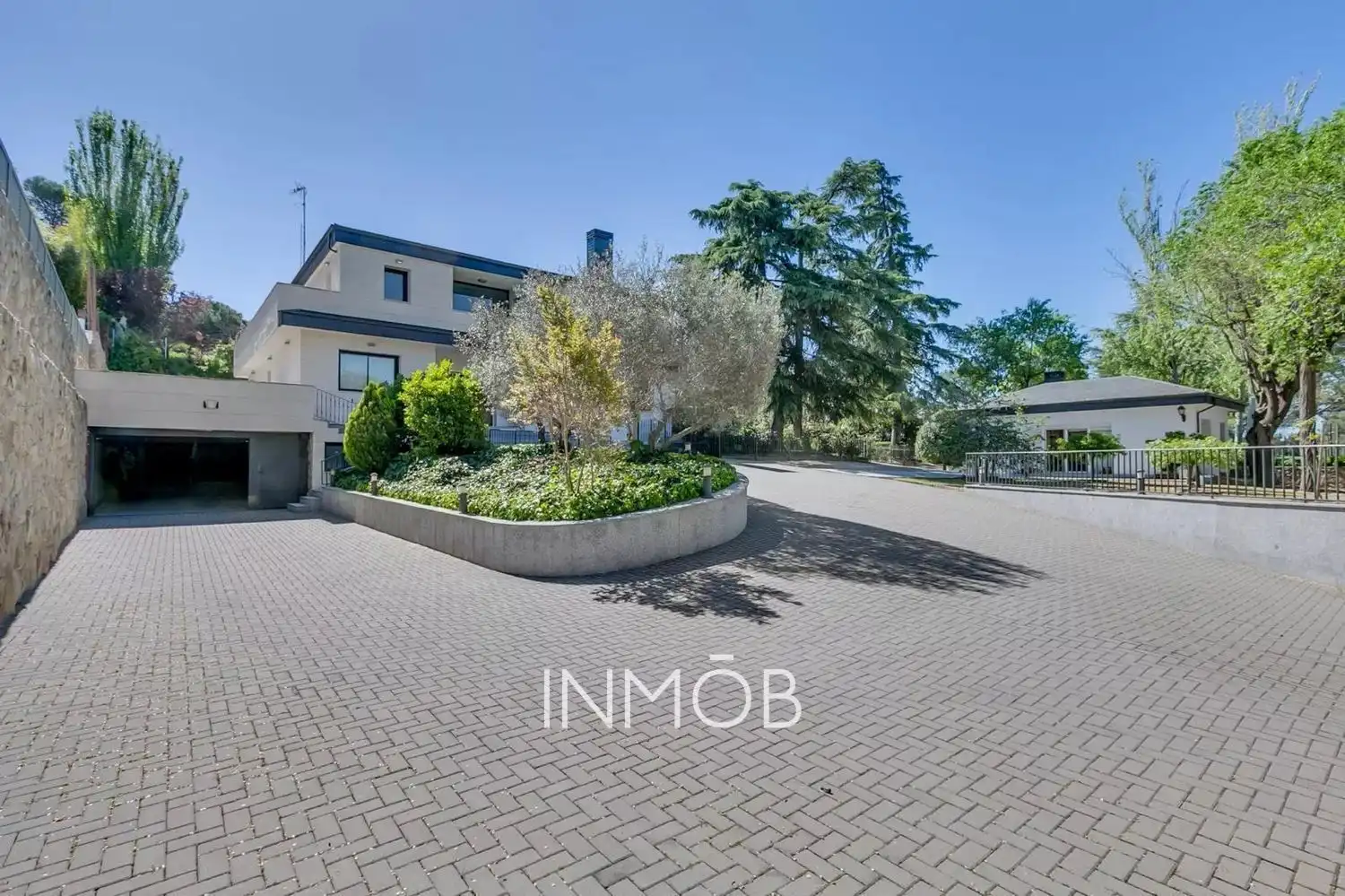 House with terrace for sale in VALLE DE TENA