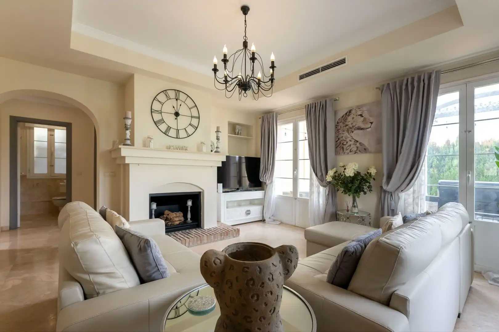 Sala de estar de Casa o chalet en venta en Mijas con Aire acondicionado, Jardín privado y Terraza