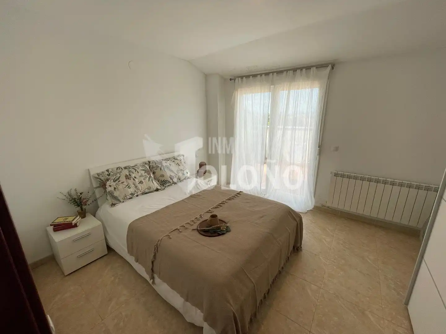 Habitación de Apartamento en venta en Castañares de Rioja con Calefacción, Terraza y Trastero