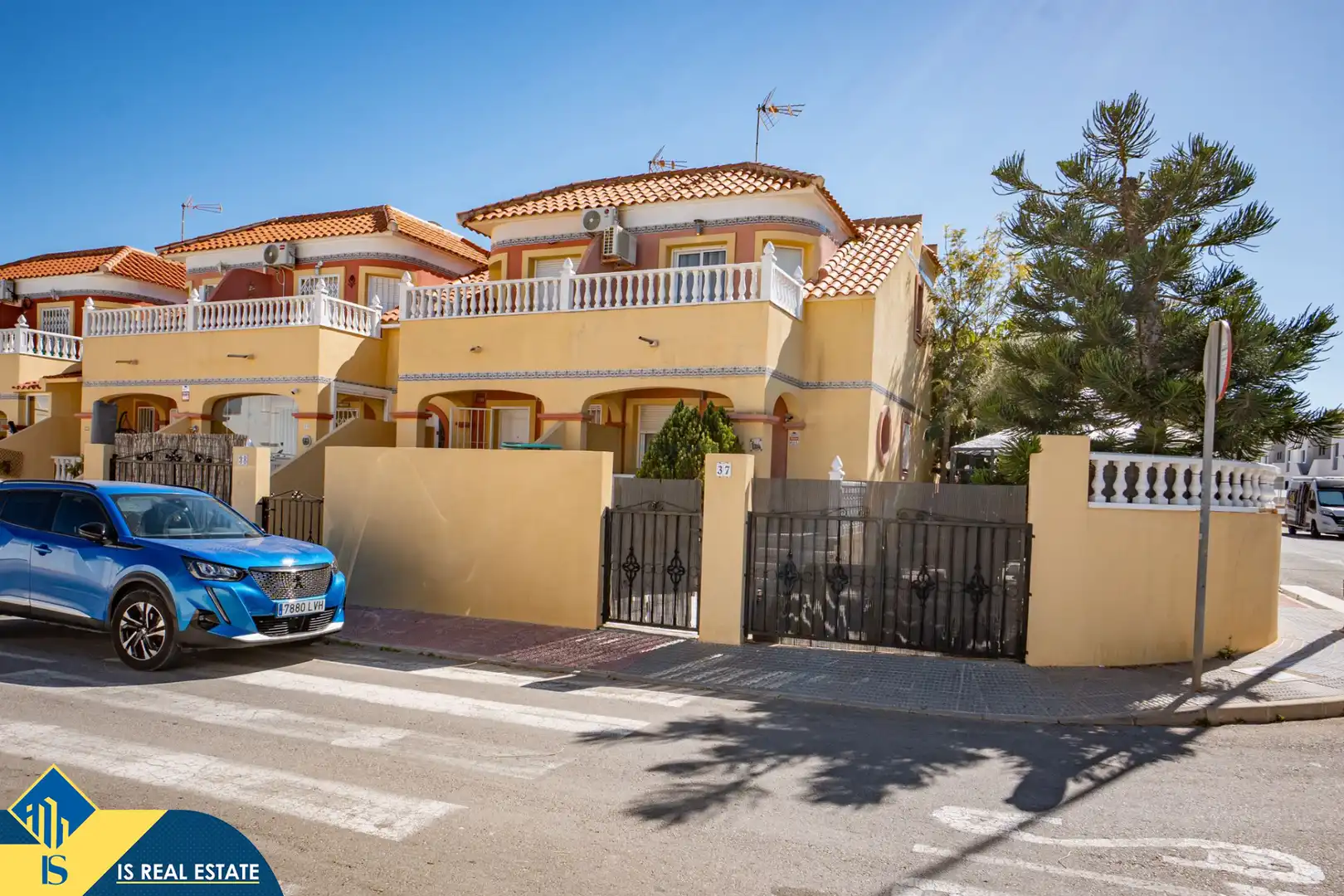 Vista exterior de Casa o xalet en venda en Torrevieja amb Aire condicionat, Calefacció i Terrassa