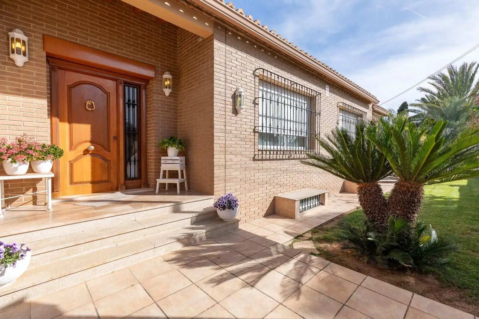 Vista exterior de Casa o chalet en venta en L'Eliana con Calefacción y Terraza