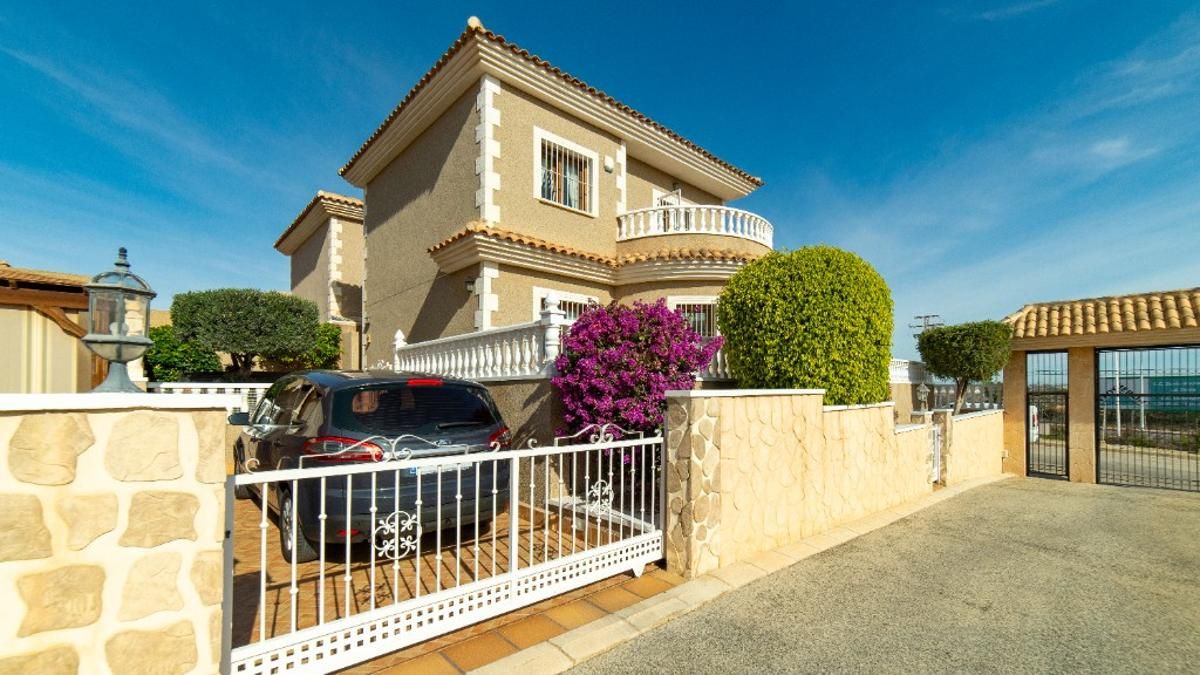 Exterior view of House or chalet for sale in Alicante / Alacant  with Air Conditioner, Jacuzzi and Community pool
