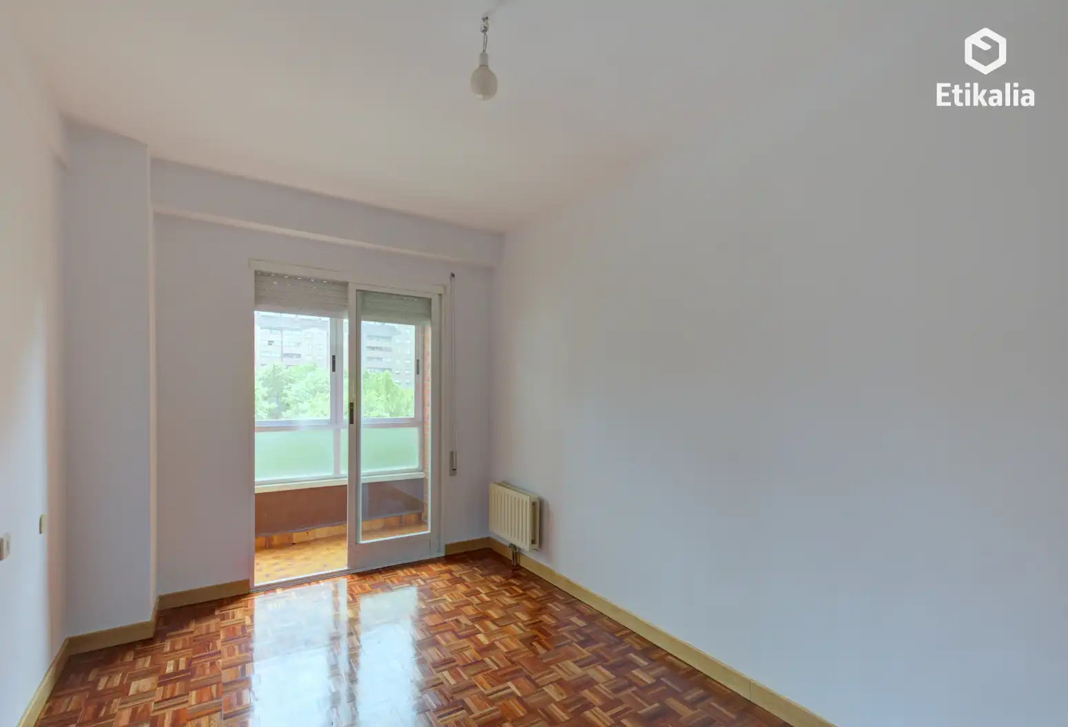 Habitación de Piso en venta en Vitoria - Gasteiz con Calefacción, Terraza y Trastero