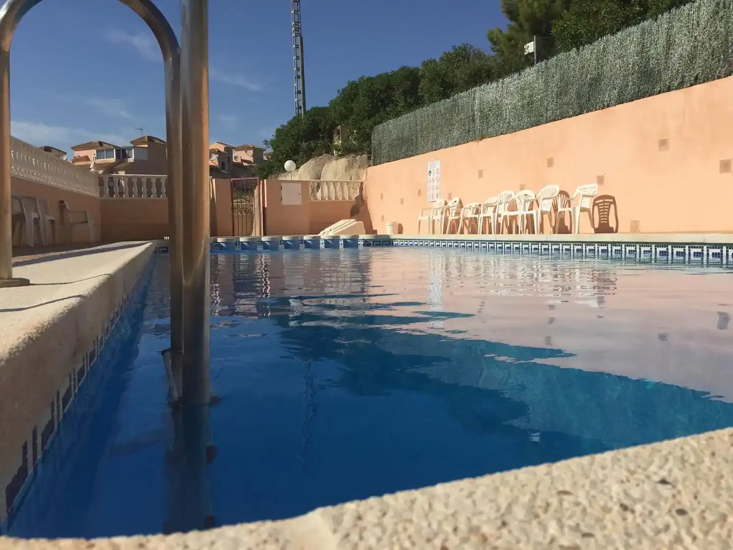 Piscina de Casa adosada en venda en Orihuela amb Aire condicionat, Piscina i Balcó