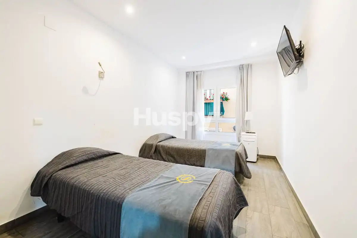 Schlafzimmer von Büro zur Miete in Málaga mit Heizung