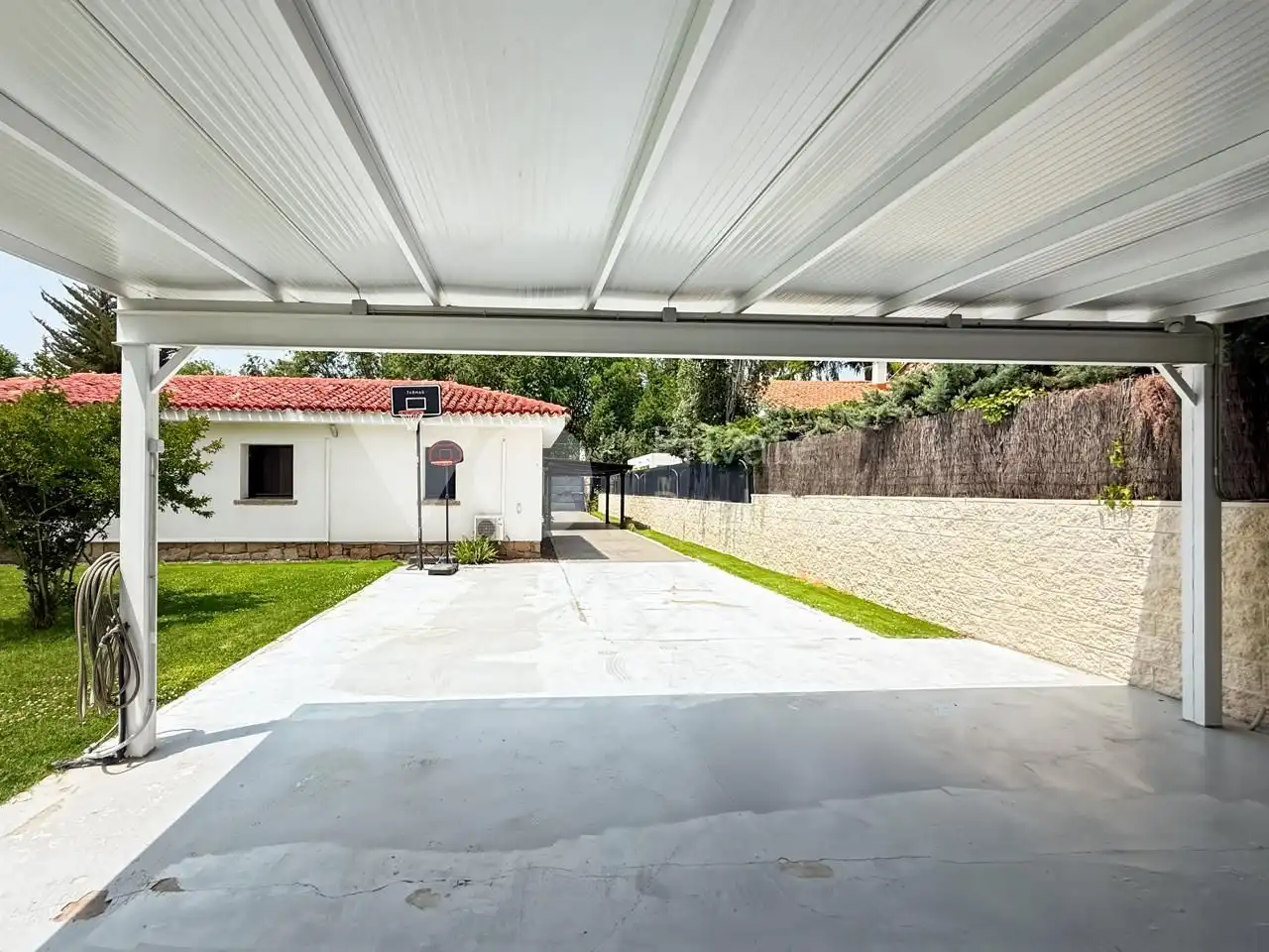 Parking of Houses for sale in Villanueva de la Cañada  with Air Conditioner, Heating and Private garden