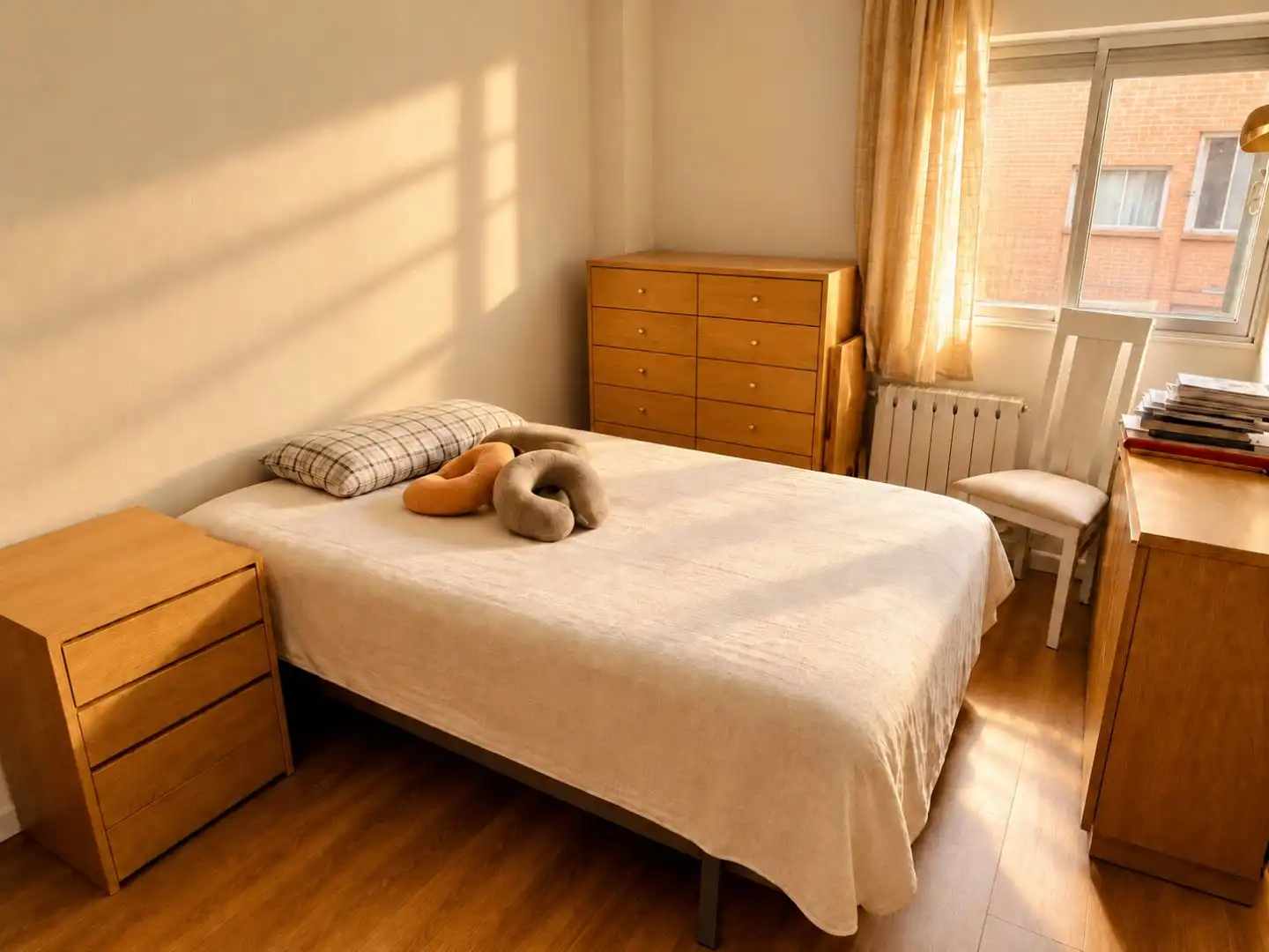 Schlafzimmer von Wohnungen zur Miete in Madrid mit Klimaanlage, Heizung und Parkett
