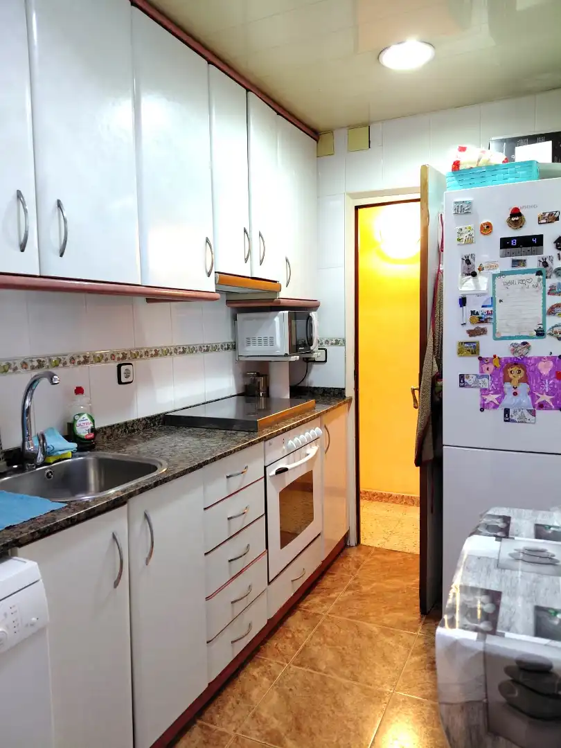Cocina de Piso en venta en L'Hospitalet de Llobregat con Aire acondicionado, Calefacción y Amueblado