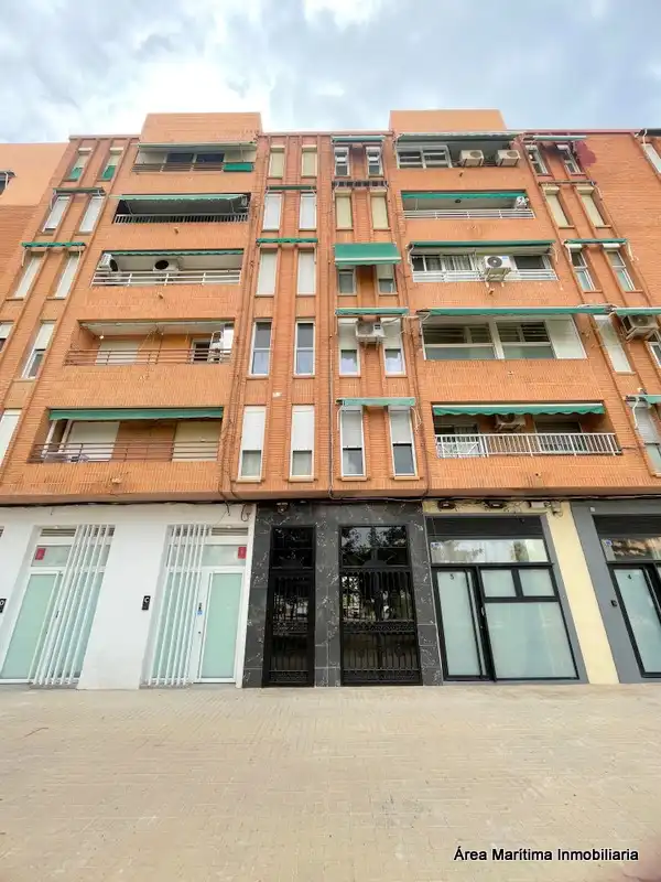 Vista exterior de Piso en venta en Valencia con Aire acondicionado, Calefacción y Horno