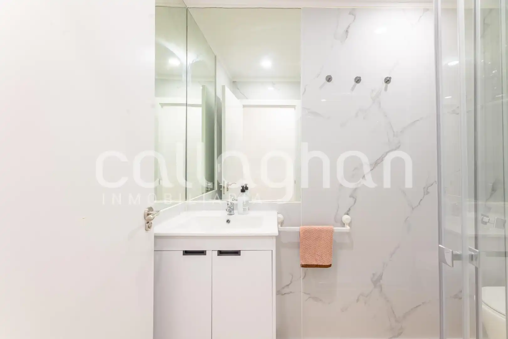 Bathroom of Flat for rent in Valencia  with Furnished