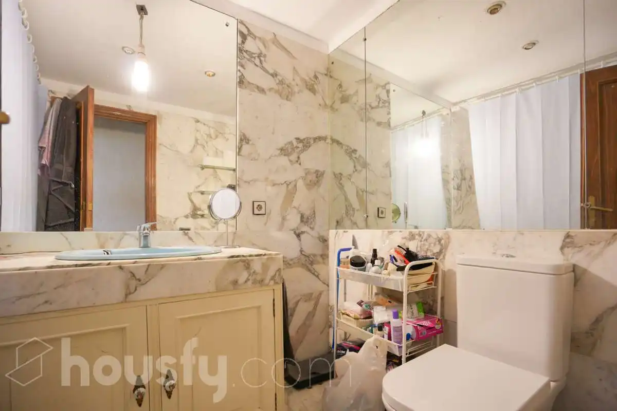 Flat for sale in Calle Santiago Rusiñol, Ciudad Universitaria