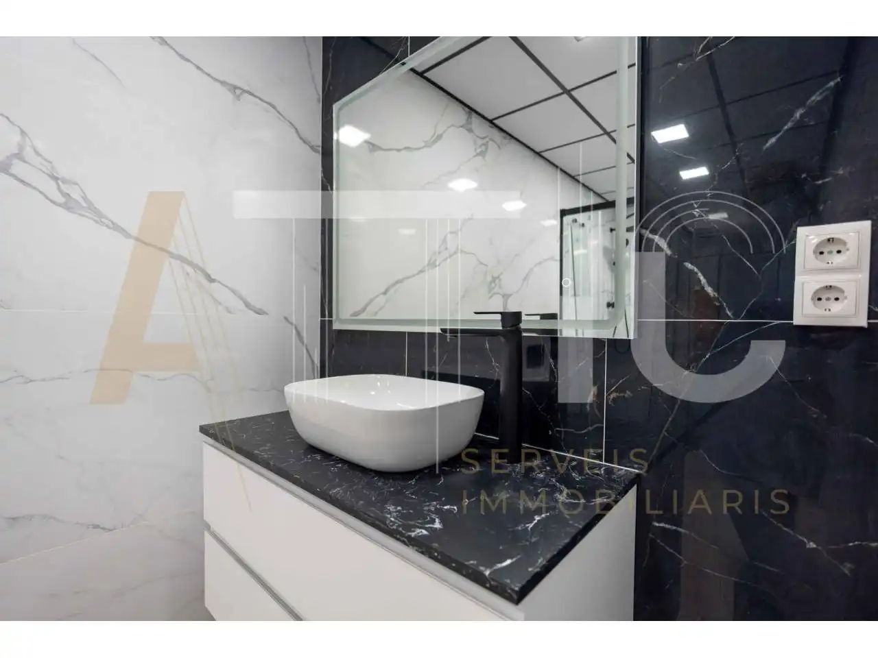 Bathroom of Flat for sale in Sabadell  with Air Conditioner
