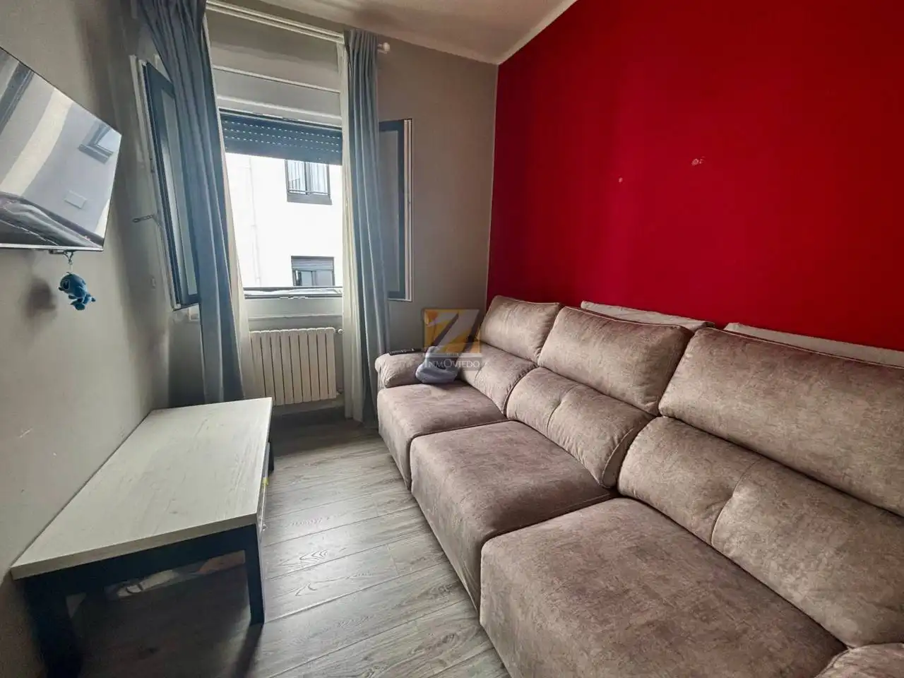 Sala d'estar de Pis en venda en Oviedo  amb Calefacció i Moblat