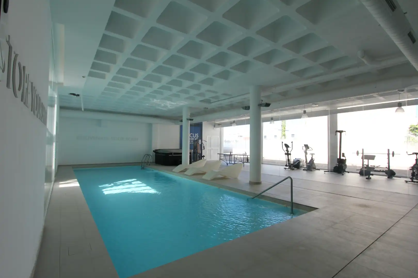 Schwimmbecken von Wohnungen zum Verkauf in Guardamar del Segura mit Klimaanlage, Heizung und Terrasse