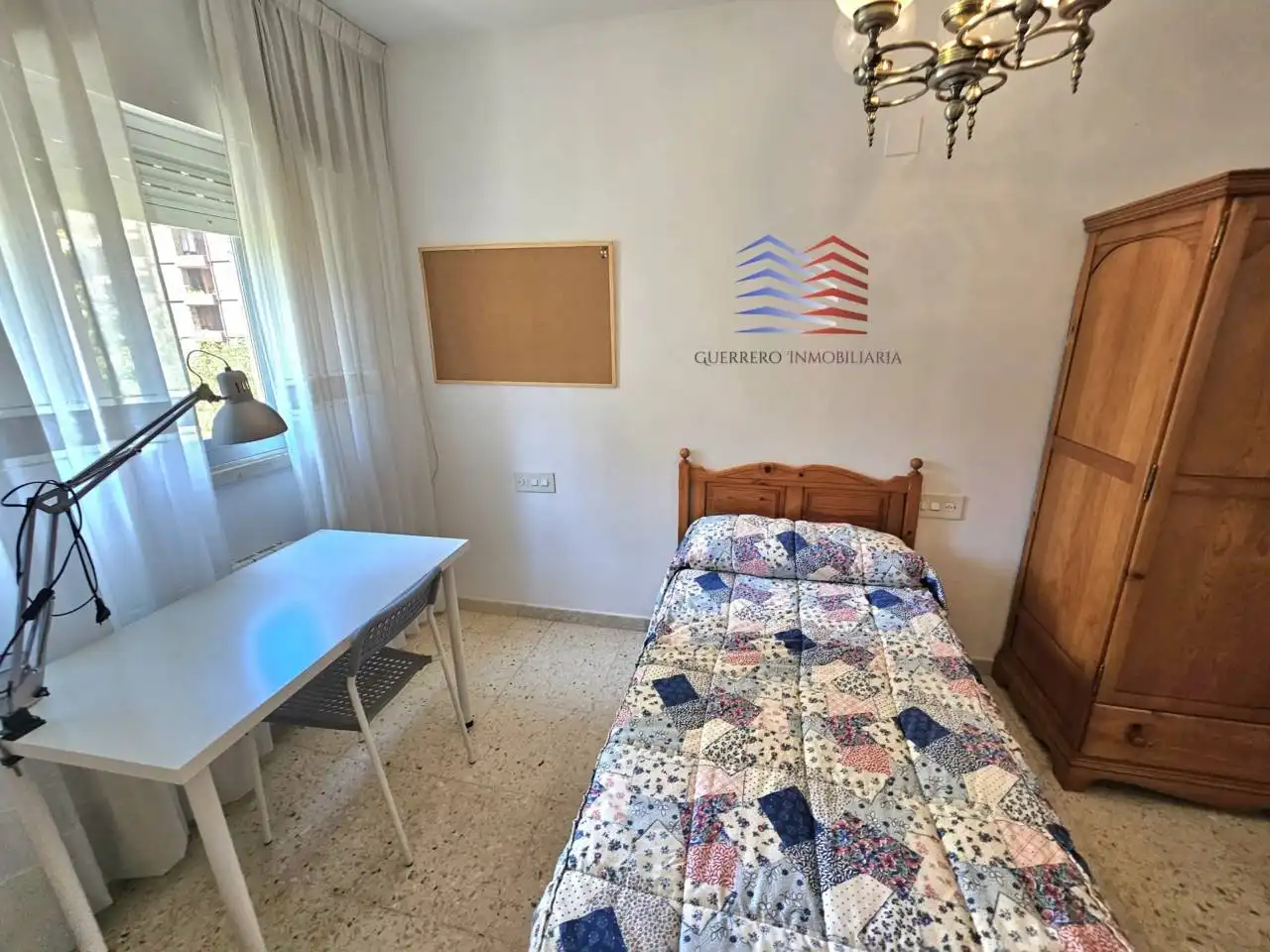 Habitación de Piso de alquiler en Ourense Capital  con Calefacción y Amueblado