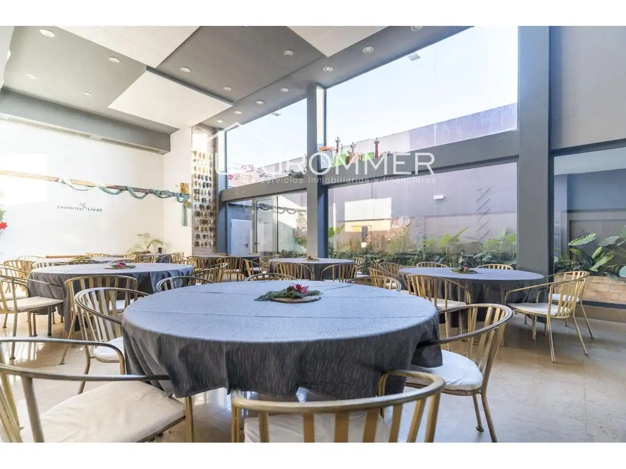 Locale commerciale in vendita a Juan Pablo Ii, imagen 2