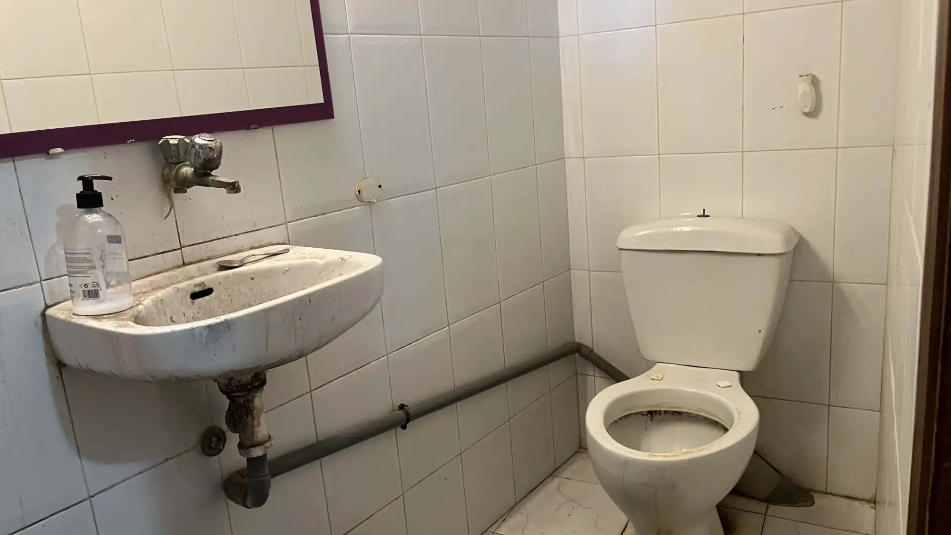 Bathroom of Commercial properties for sale in Valencia  with Air Conditioner