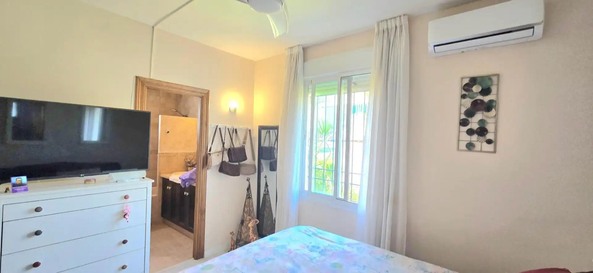 Dormitori de Planta baixa en venda en Marbella amb Aire condicionat, Jardí privat i Terrassa
