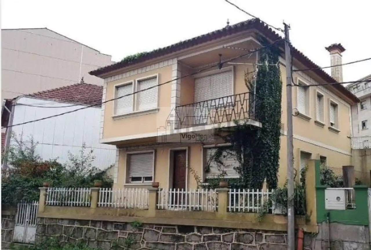 Vista exterior de Casa o xalet en venda en Cangas  amb Calefacció, Jardí privat i Terrassa