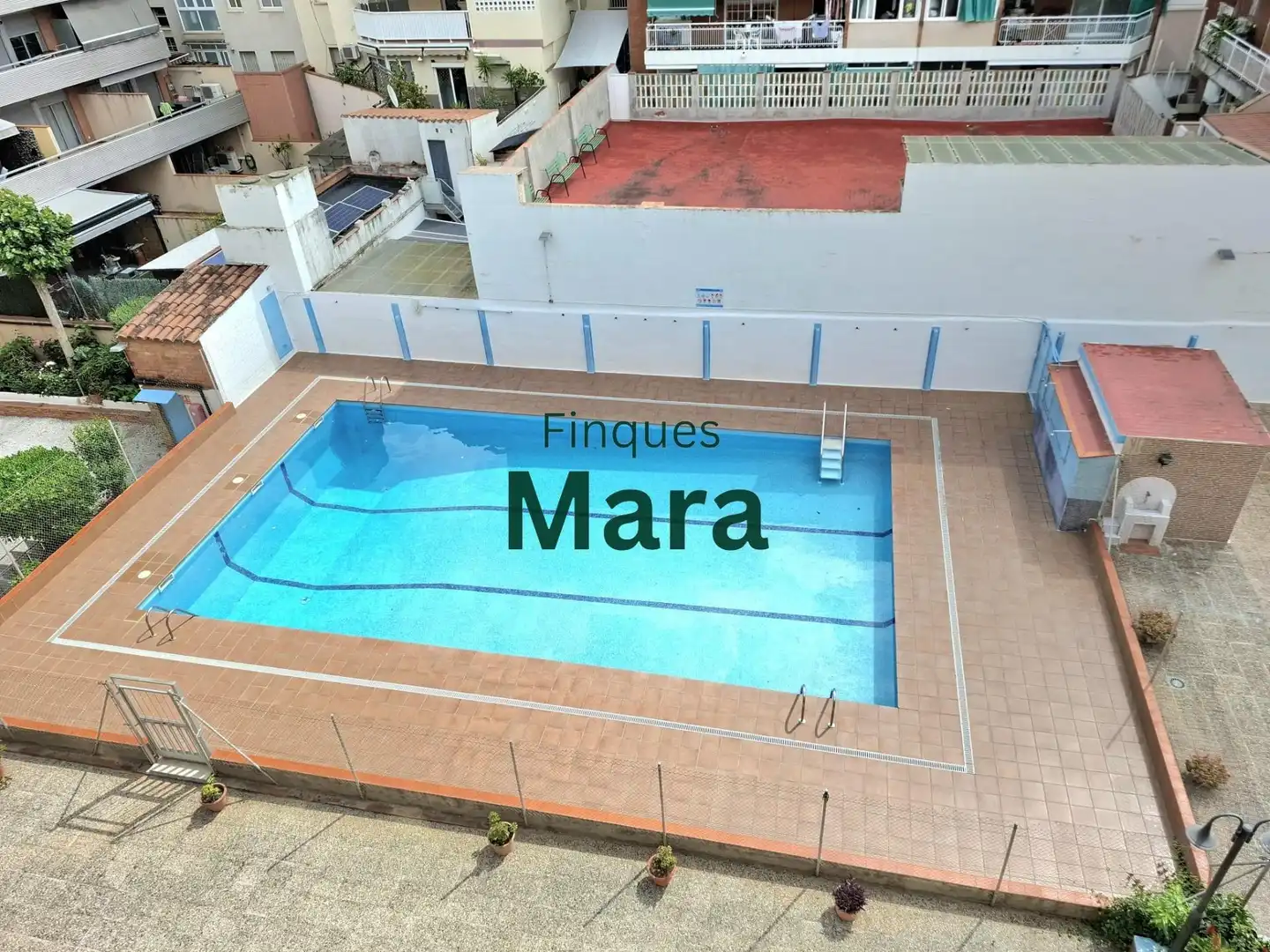 Piscina de Pis en venda en Sant Boi de Llobregat amb Aire condicionat, Calefacció i Piscina comunitària