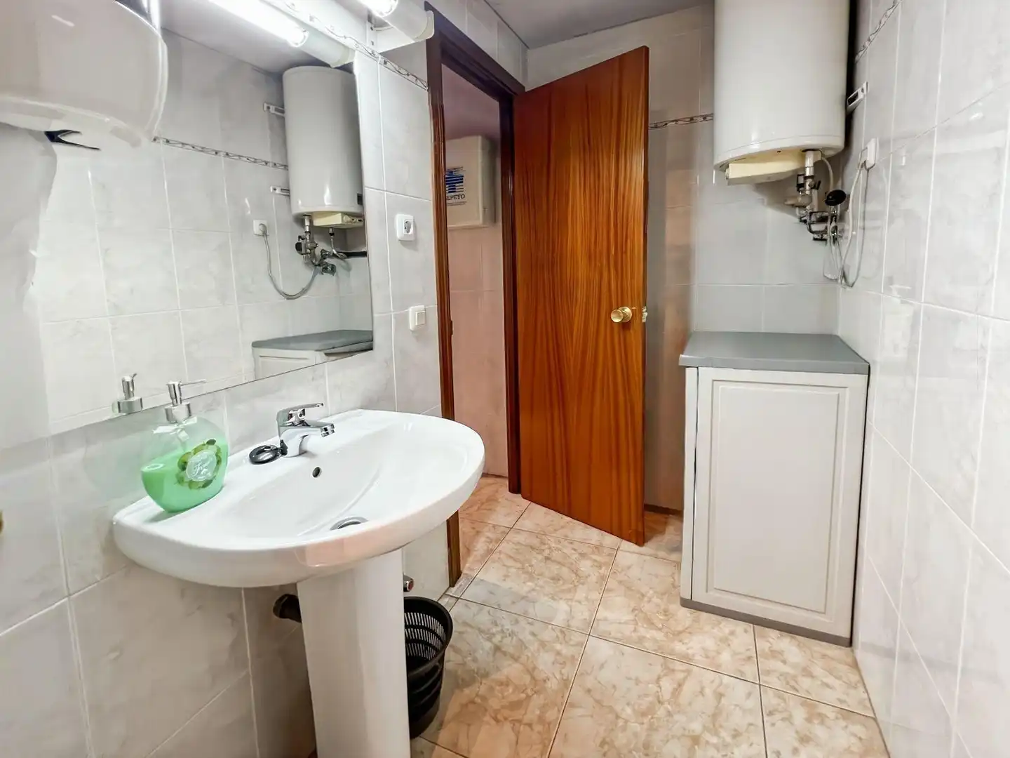 Badezimmer von Fabrikhallen zum Verkauf in Coslada