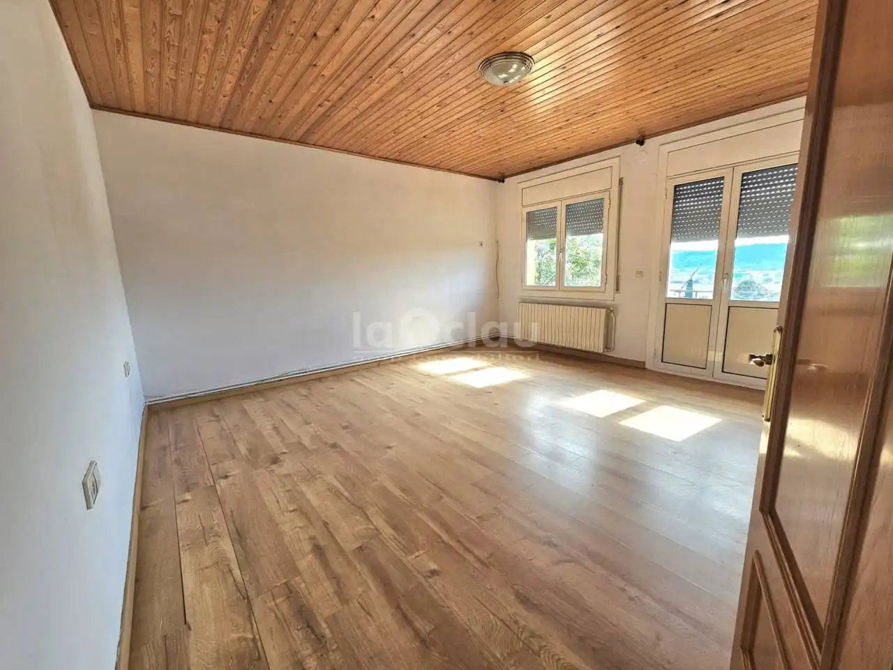 Wohnzimmer von Wohnung zum Verkauf in Tona mit Heizung, Parkett und Terrasse