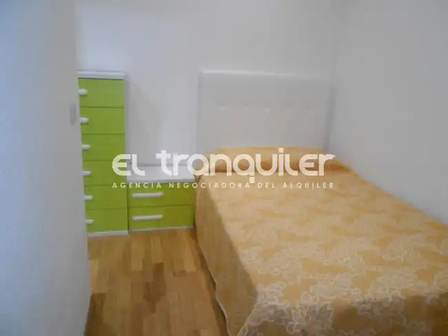 Habitación de Estudio de alquiler en Madrid con Aire acondicionado, Amueblado y Lavadora
