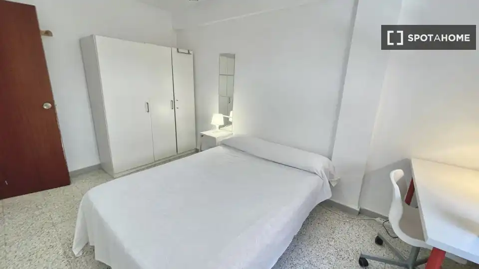 Habitación en Triana Oeste