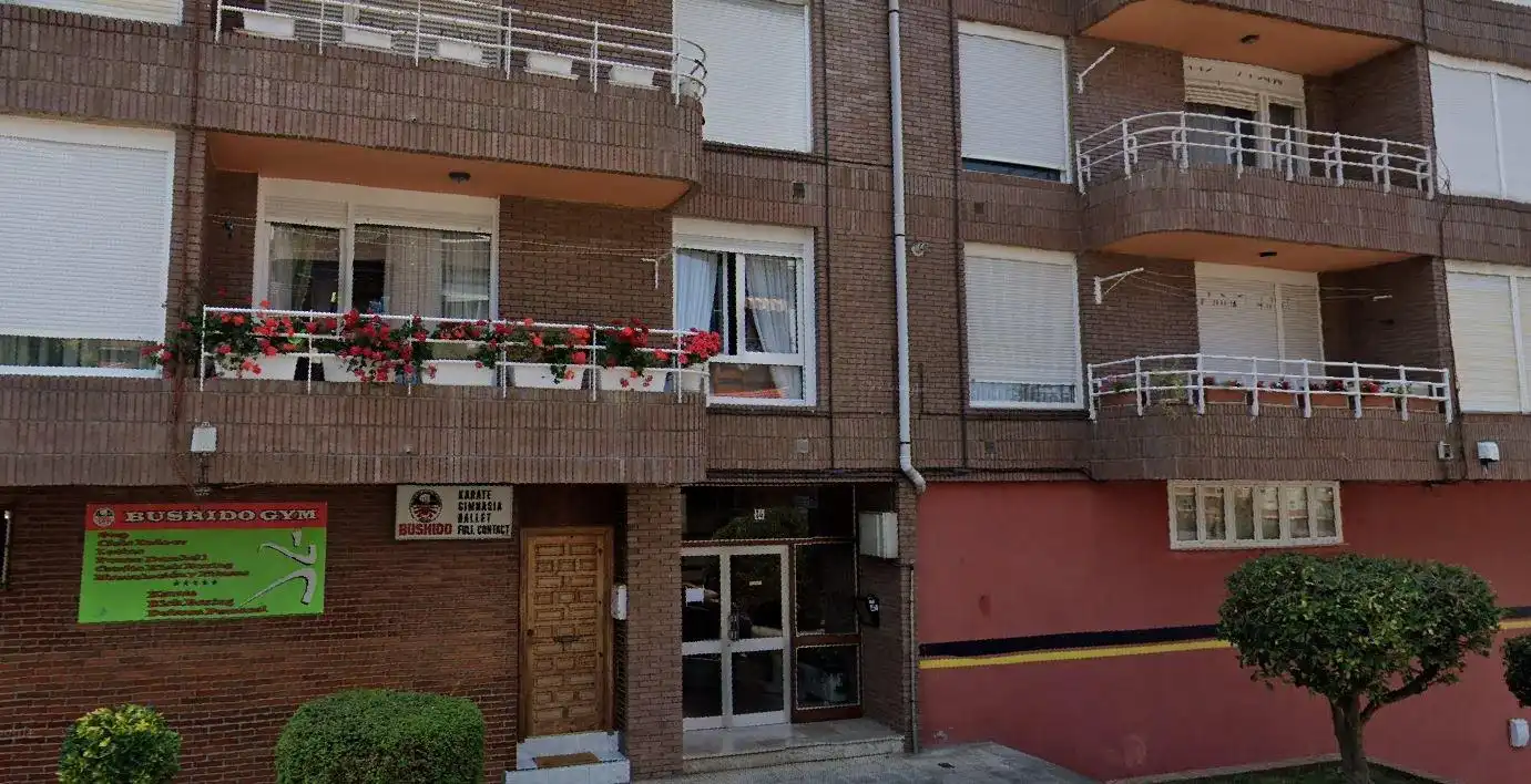 Vista exterior de Piso en venta en Torrelavega 