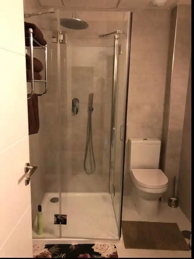 Bany de Pis de lloguer en Estepona amb Aire condicionat, Terrassa i Rentadora