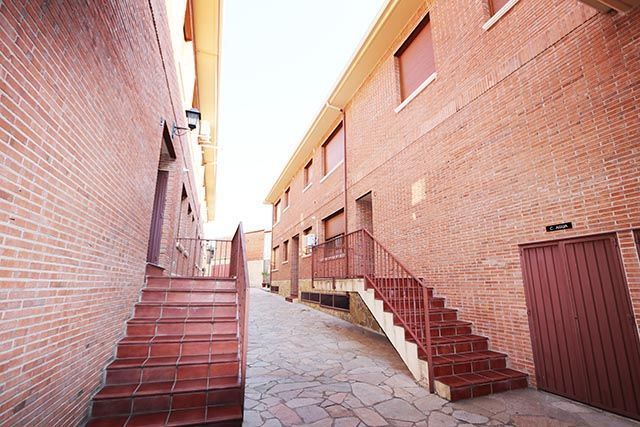 Außenansicht von Wohnung zum verkauf in Navalagamella mit Heizung und Abstellraum