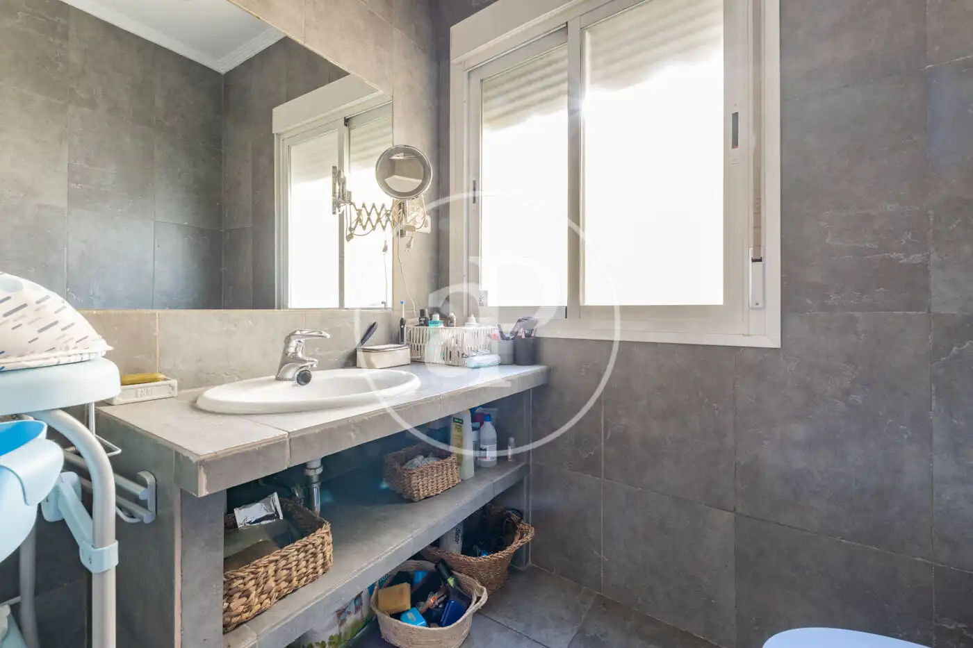 Badezimmer von Wohnung zur Miete in Madrid mit Klimaanlage, Heizung und Terrasse