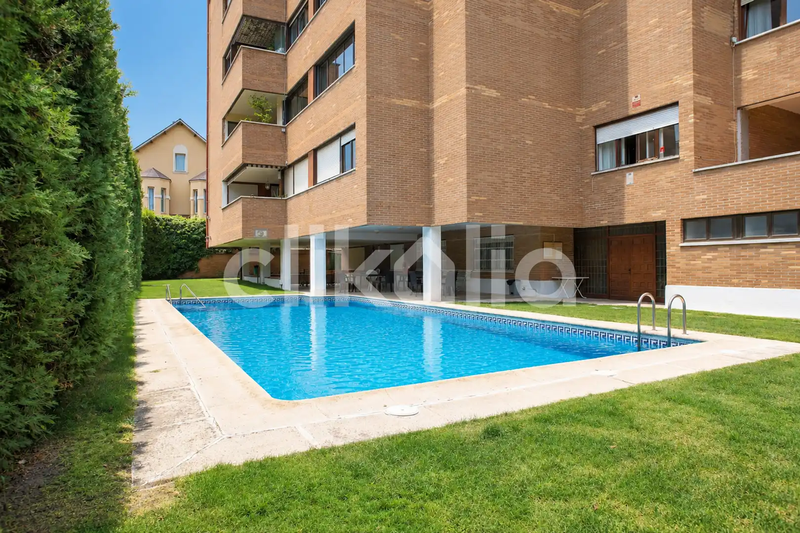 Swimming pool of Flat for rent in Chamartín