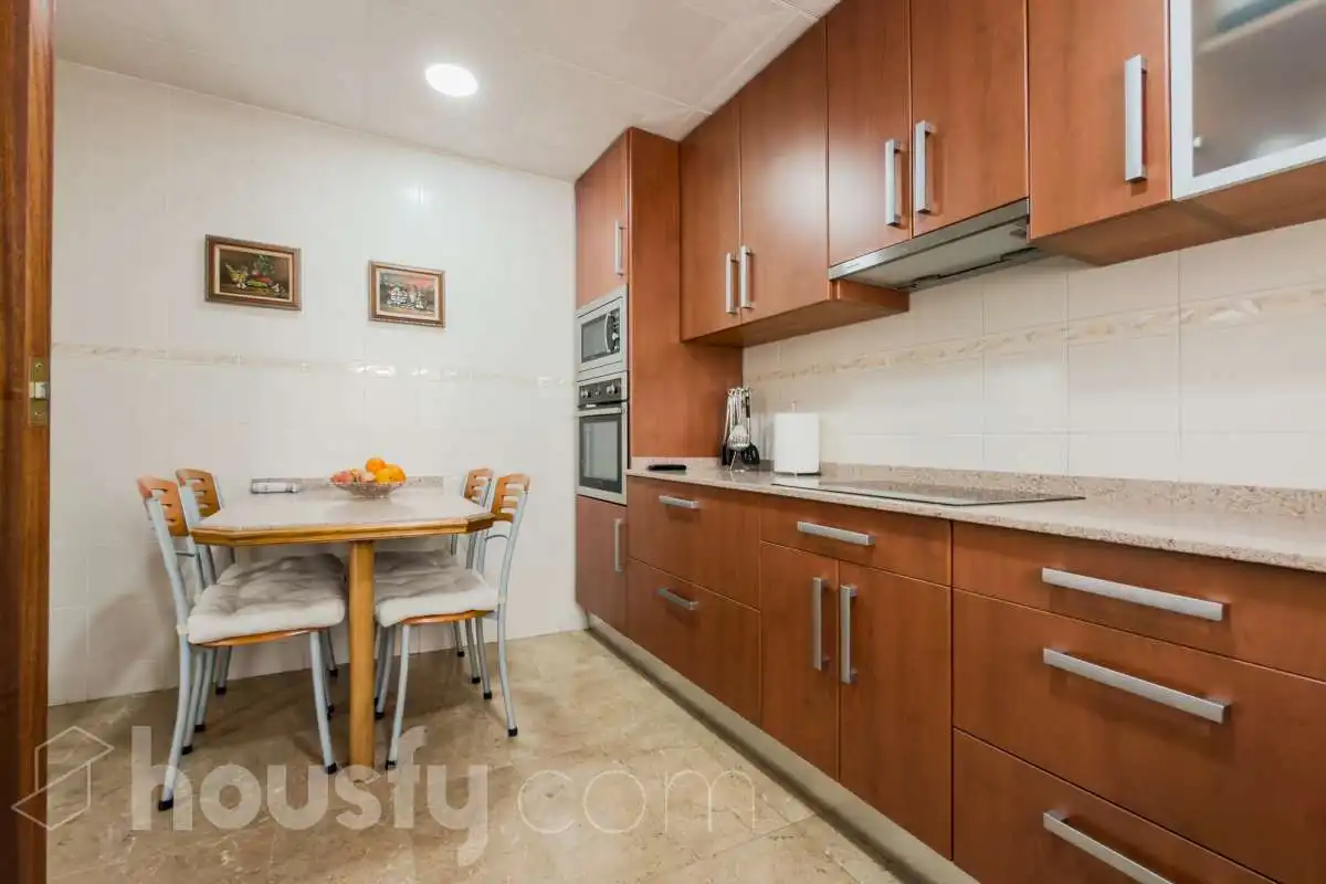 Kitchen of Houses for sale in Santa Coloma de Gramenet  with Air Conditioner, Heating and Private garden
