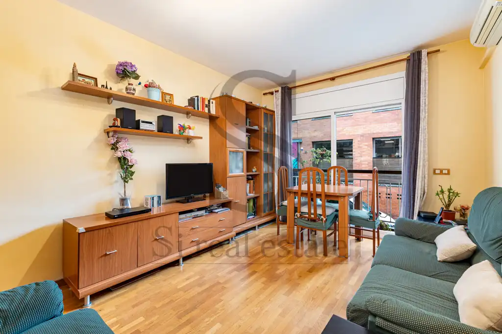 Living room of Flat for sale in Barcelona  with Air Conditioner and Parquet flooring