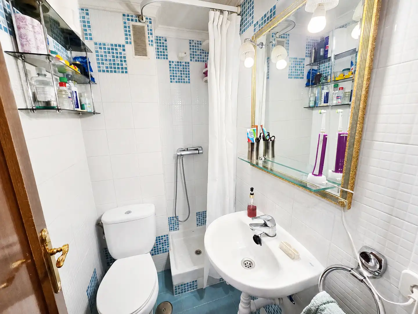 Bathroom of Flat for sale in Madrid  with Air Conditioner, Heating and Terrace