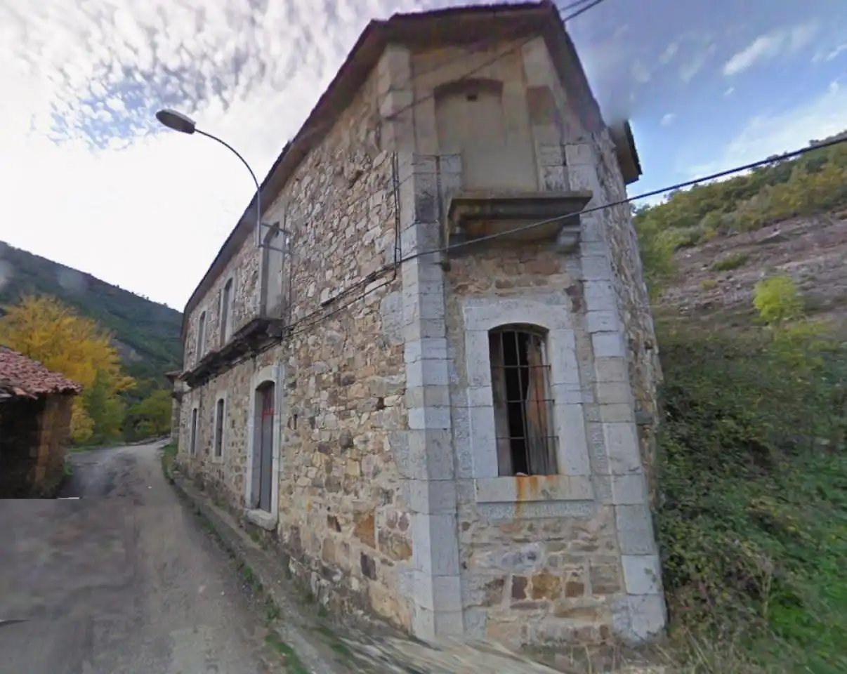 Exterior view of Houses for sale in Los Barrios de Luna 