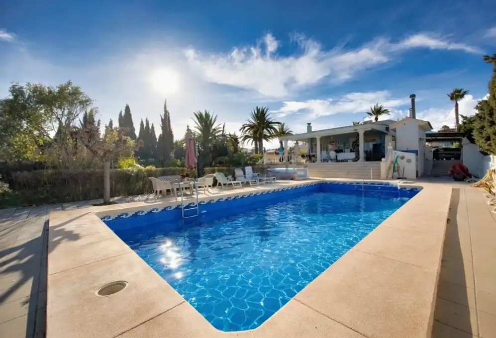 Piscina de Casa o chalet en venta en L'Alfàs del Pi con Aire acondicionado, Calefacción y Jardín privado