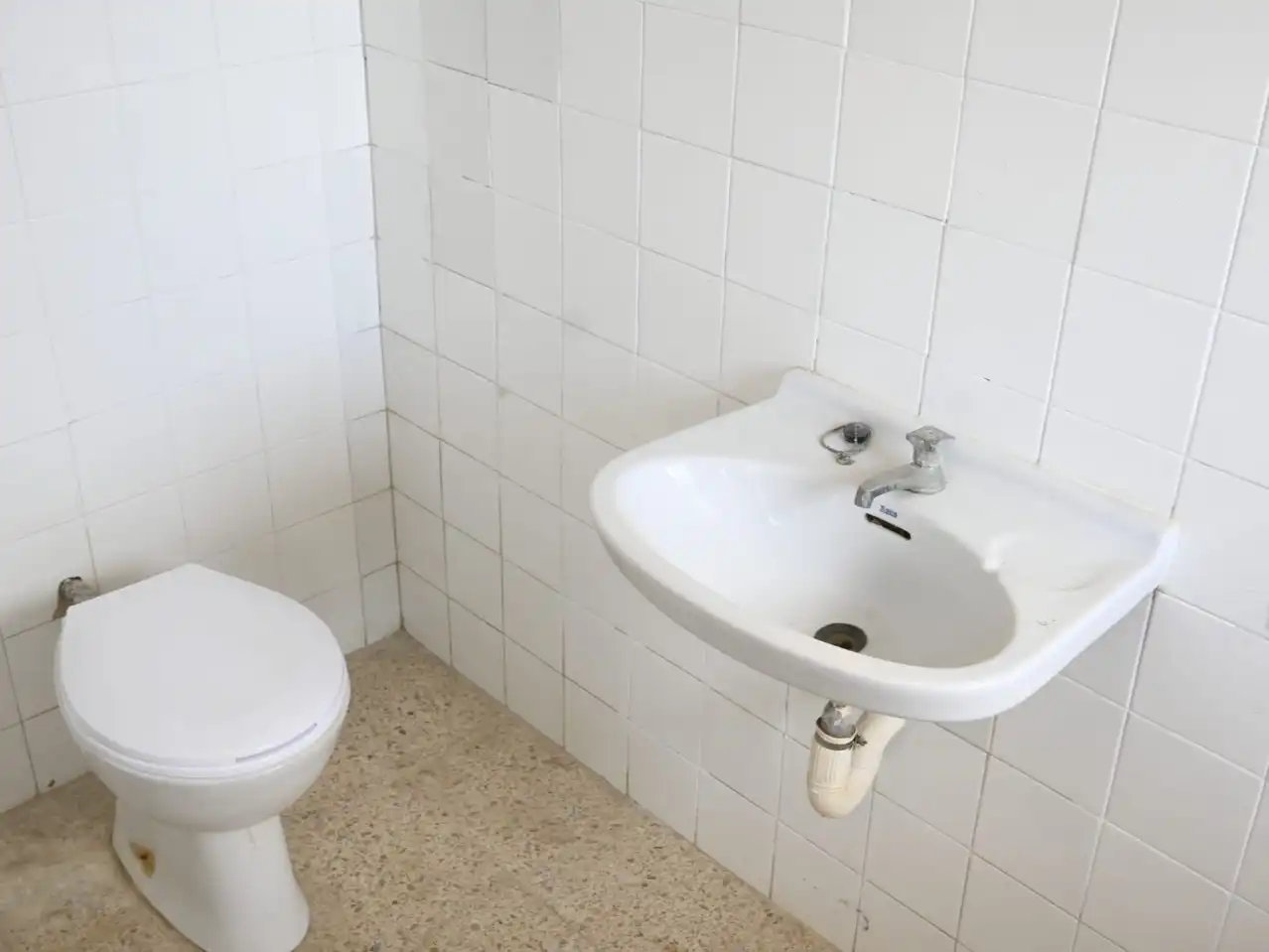 Badezimmer von Geschaftsraum zum Verkauf in Figueres