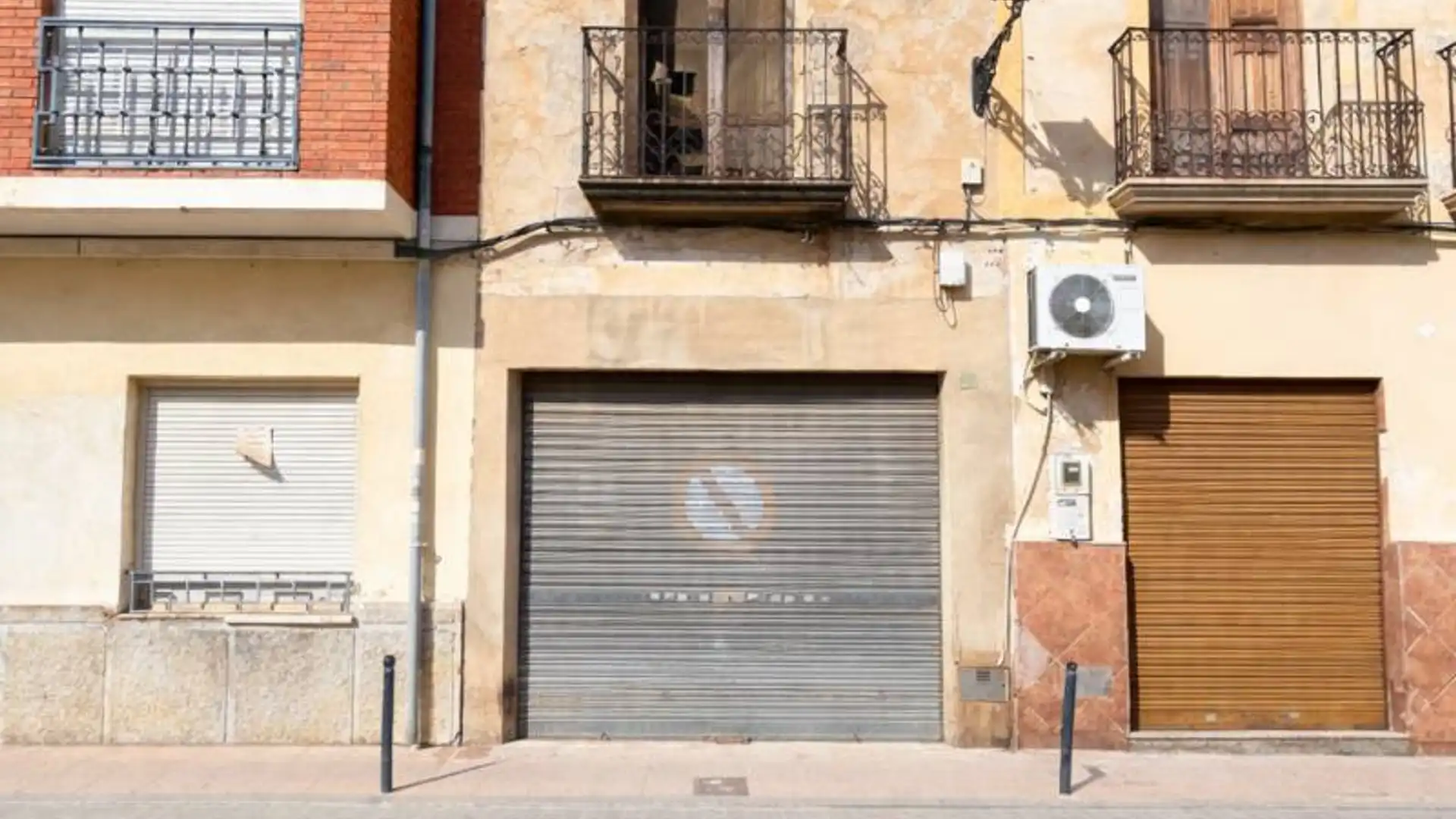 Außenansicht von Einfamilien-Reihenhaus zum Verkauf in Catral mit Heizung