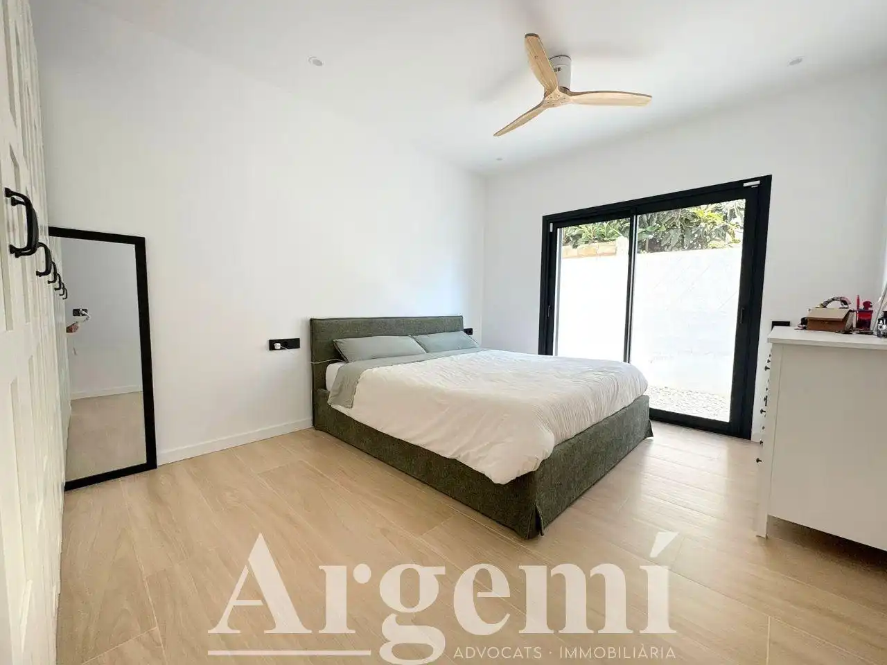 Habitación de Casa o chalet en venta en Santa Perpètua de Mogoda con Aire acondicionado, Jardín privado y Piscina
