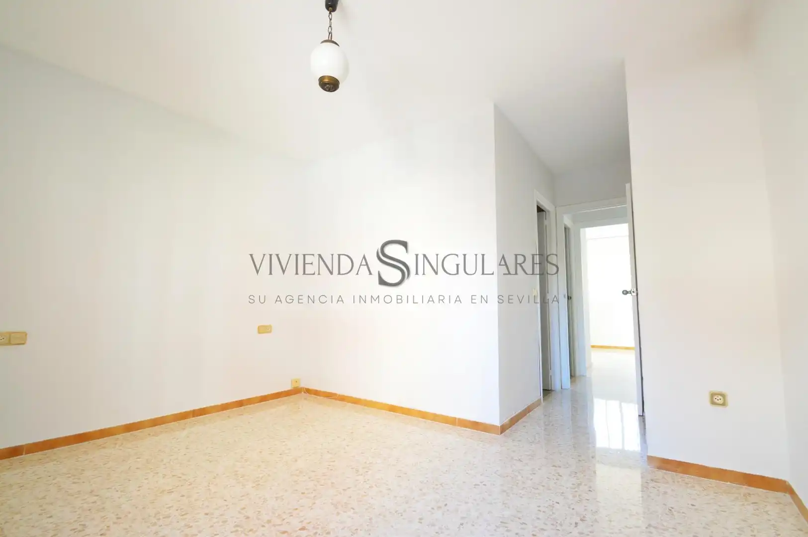 Bedroom of Flat for sale in Sevilla  with Air Conditioner, Private garden and Terrace