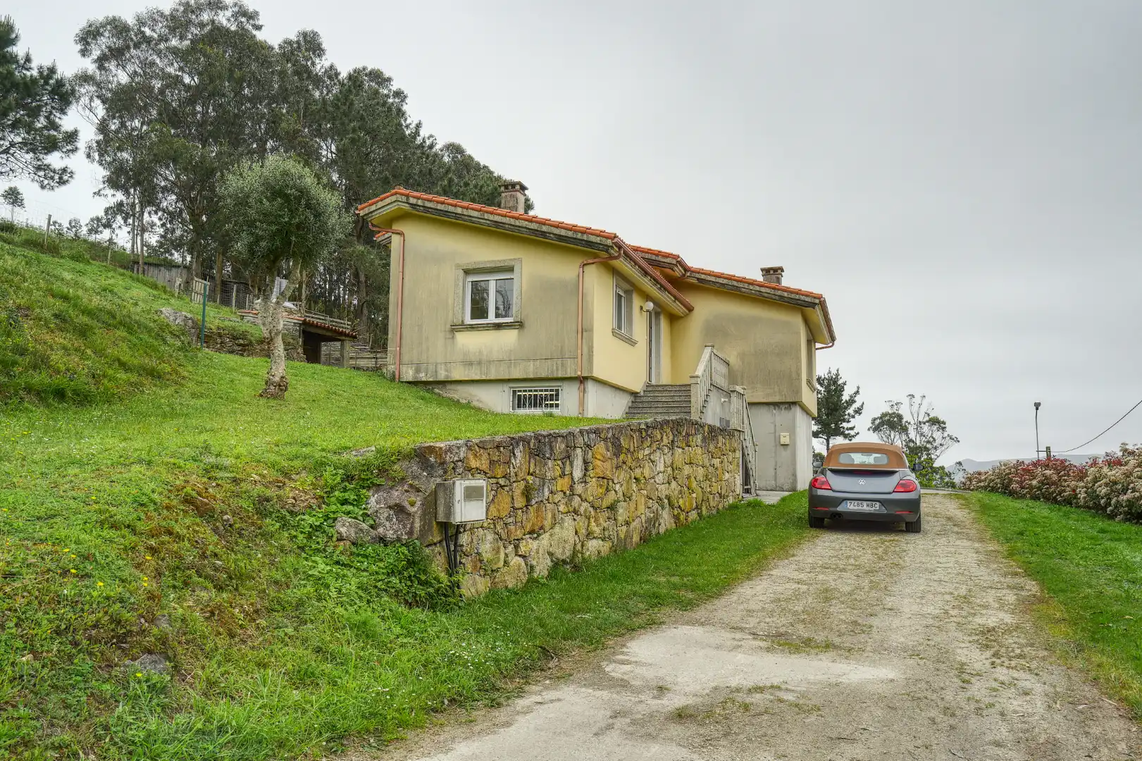 Vista exterior de Casa o xalet en venda en Malpica de Bergantiños amb Calefacció, Jardí privat i Parquet