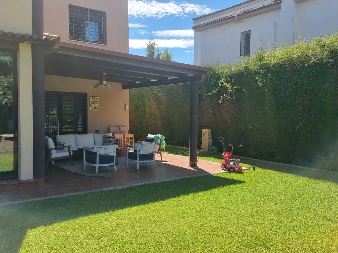 Haus oder Chalet zur Miete in Calle Isaac Albéniz, 12, Palomares del Río
