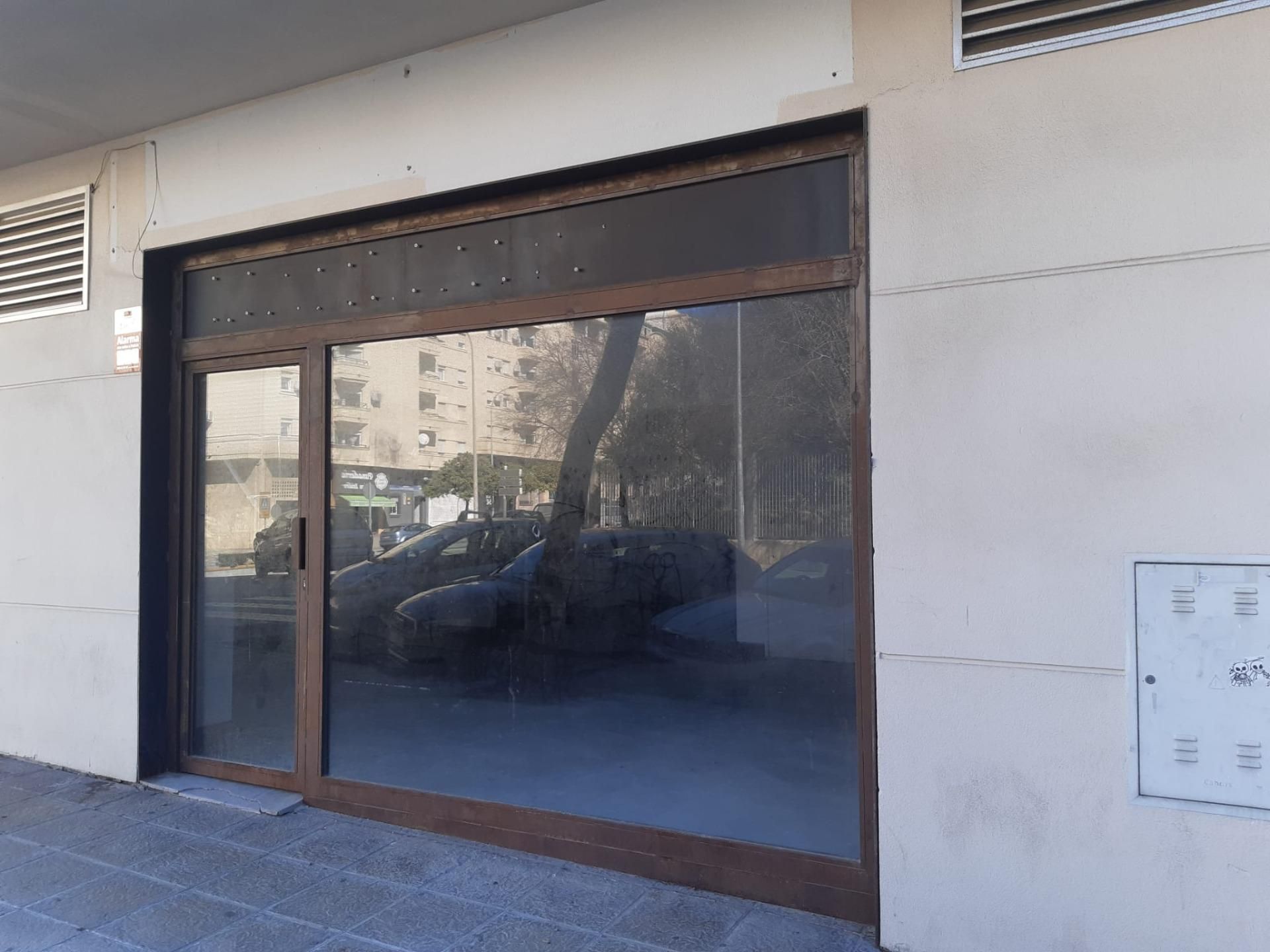 Premises for rent in Algeciras