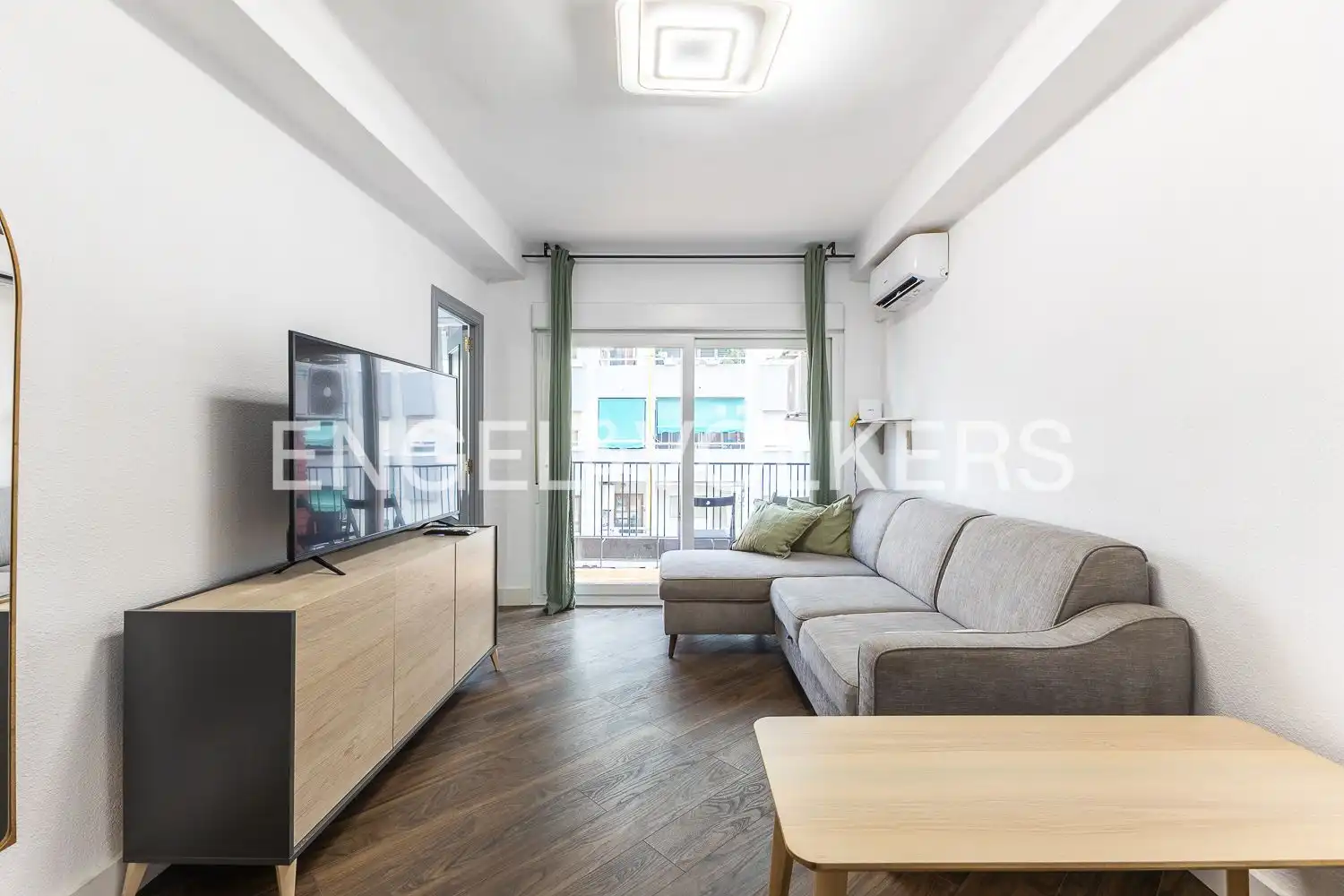Sala d'estar de Pis de lloguer en Valencia amb Aire condicionat, Calefacció i Terrassa
