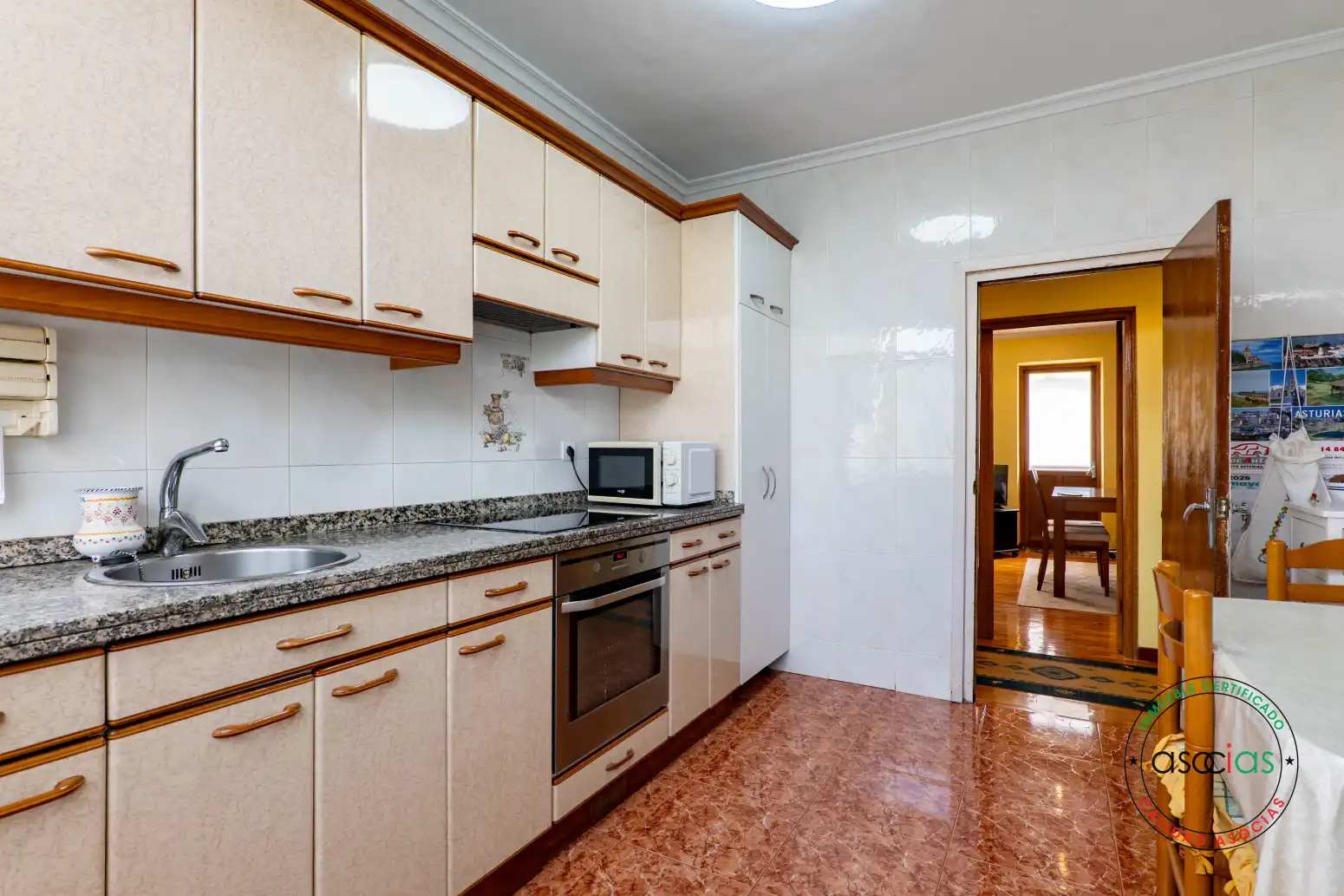 Cuina de Pis en venda en Gijón  amb Calefacció, Parquet i Terrassa