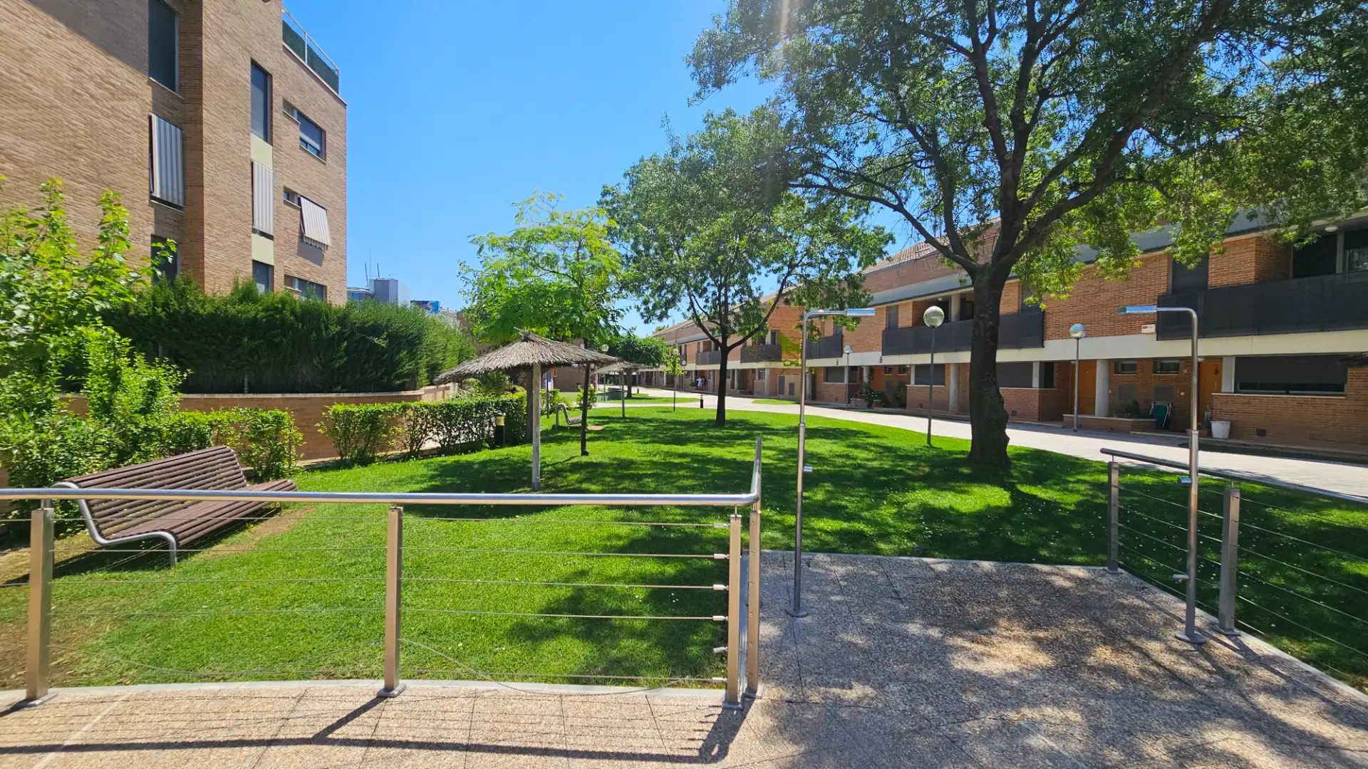 Vista exterior de Casa adosada en venta en Zaragoza con Aire acondicionado, Calefacción y Jardín privado