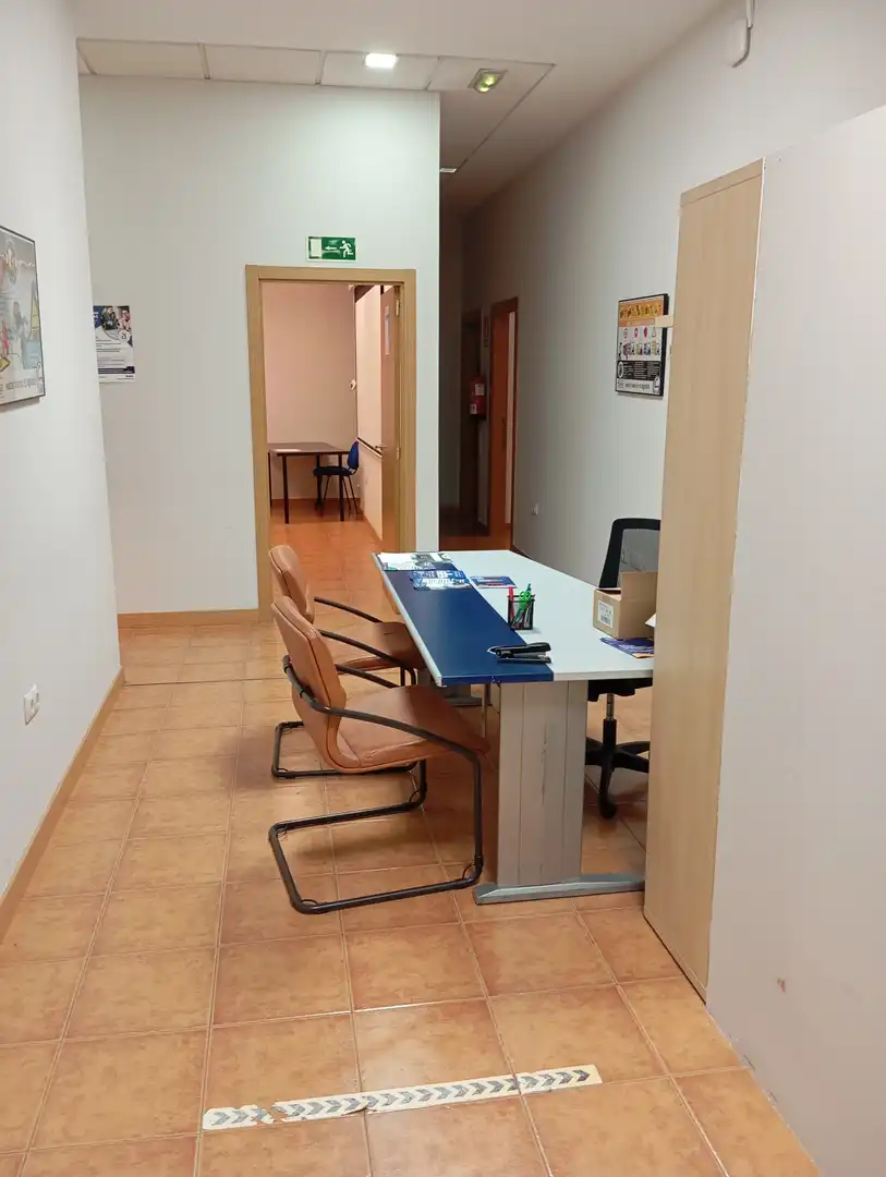 Oficina de alquiler en Oviedo  con Calefacción