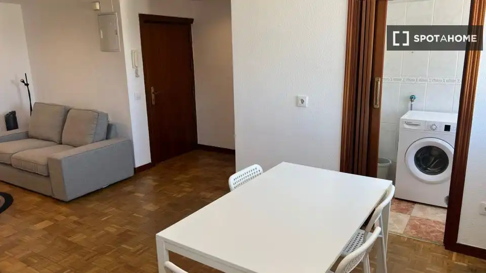 Comedor de Piso de alquiler en Madrid con Aire acondicionado, Calefacción y Amueblado